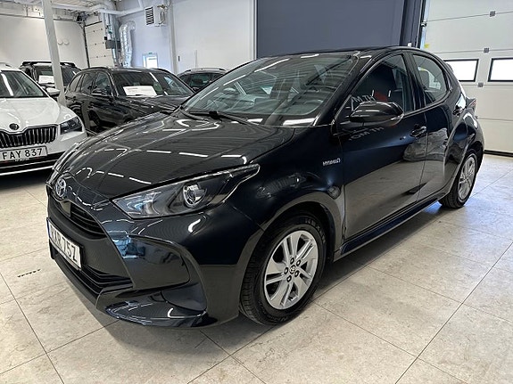 Toyota Yaris 3 of 16