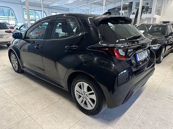 Toyota Yaris 7 of 16