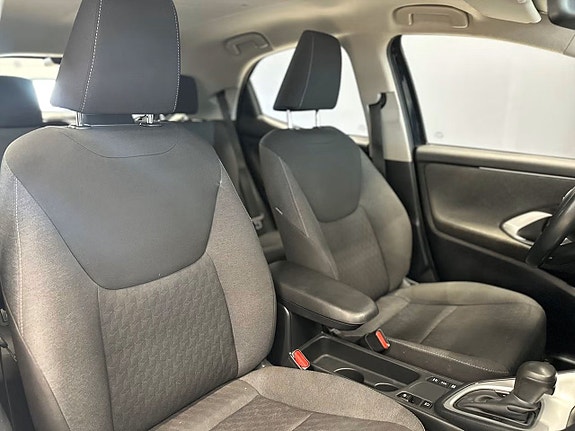 Toyota Yaris 13 of 16