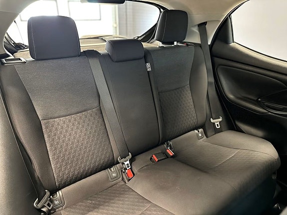 Toyota Yaris 15 of 16