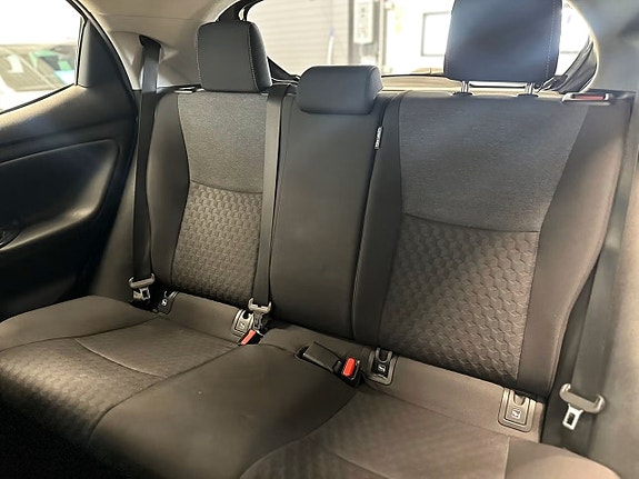 Toyota Yaris 16 of 16