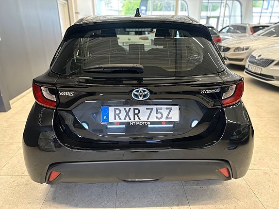 Toyota Yaris 5 of 16