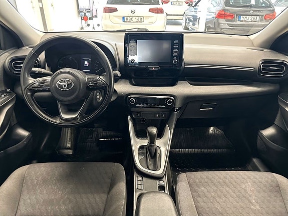 Toyota Yaris 8 of 16