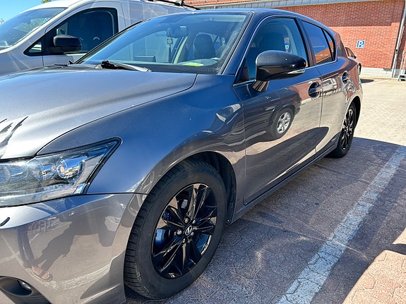 Lexus CT200h 3 of 5