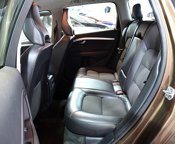 Volvo V70 18 of 23