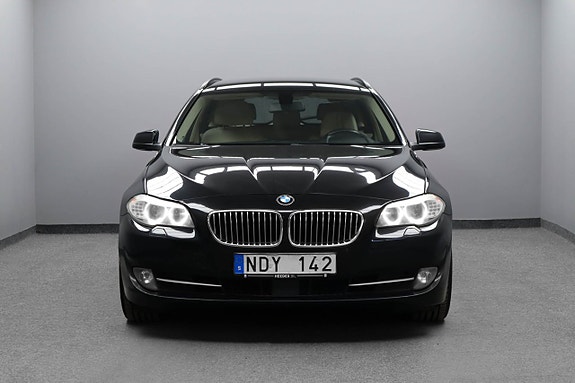 BMW 520d 3 of 5