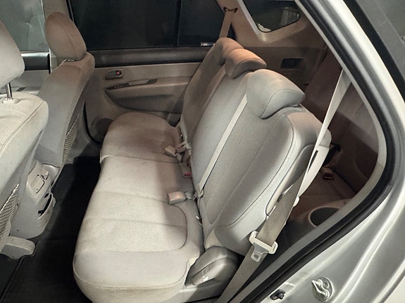 Kia Carens 12 of 16