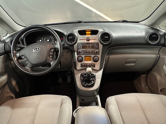Kia Carens 9 of 16