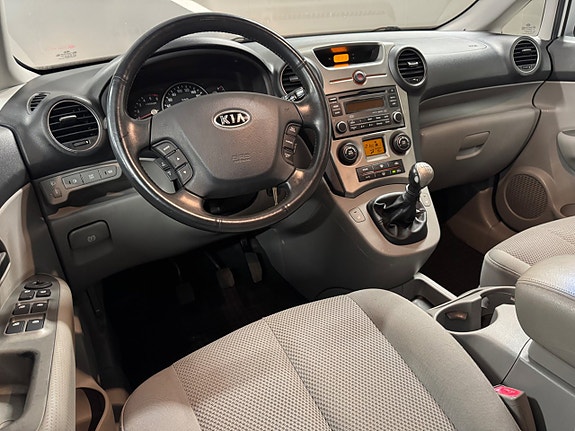 Kia Carens 8 of 16