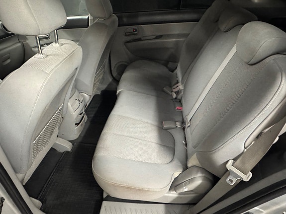 Kia Carens 11 of 16