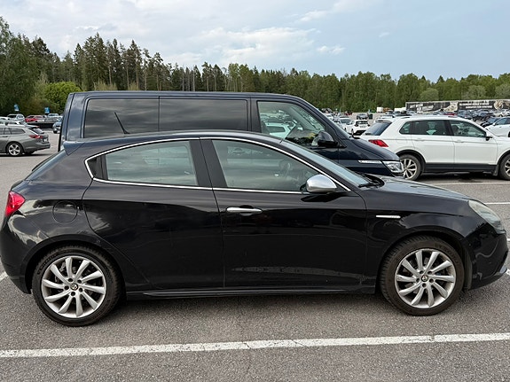 Alfa Romeo Giulietta 3 of 4