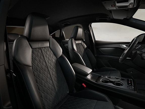 Audi Q4 e-tron 6 of 8