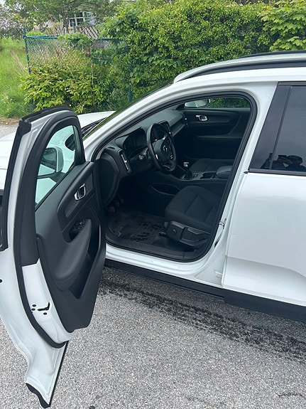 Volvo XC40 4 of 5