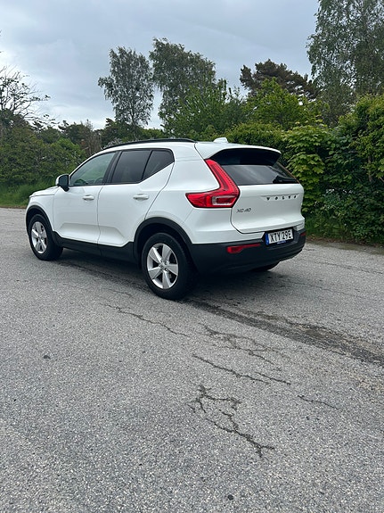 Volvo XC40 3 of 5