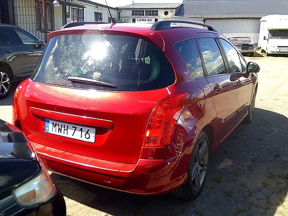 Peugeot 308 SW 2 of 2