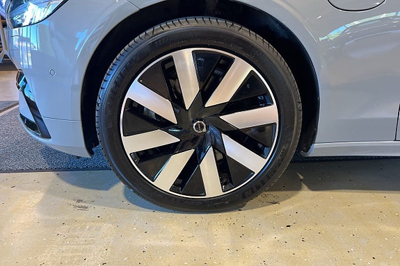 Volvo V90 13 of 25