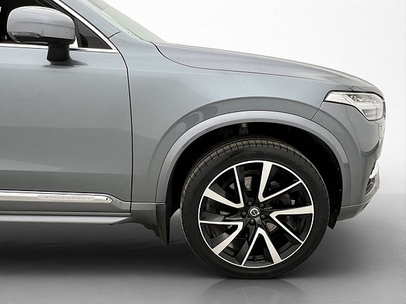 Volvo XC90 13 of 30