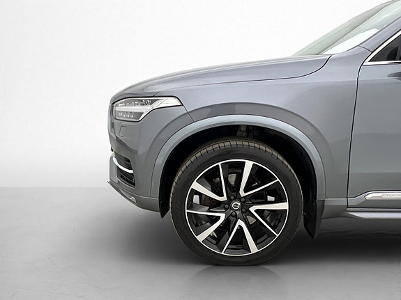 Volvo XC90 10 of 30