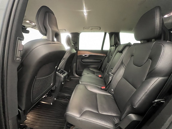 Volvo XC90 18 of 30