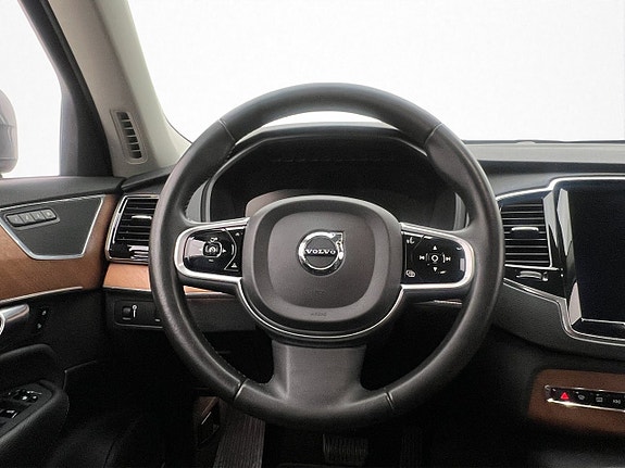 Volvo XC90 20 of 30