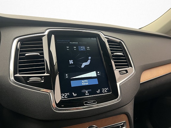 Volvo XC90 26 of 30