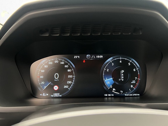 Volvo XC90 24 of 30