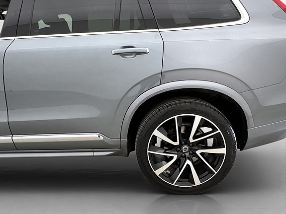 Volvo XC90 11 of 30