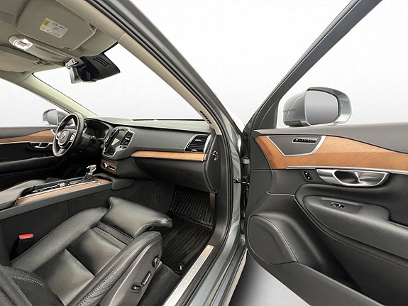 Volvo XC90 15 of 30