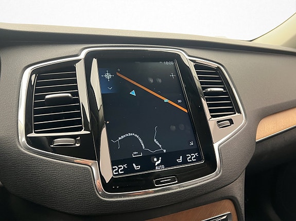 Volvo XC90 25 of 30