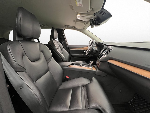 Volvo XC90 14 of 30