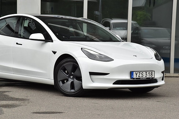 Tesla Model 3 3 of 5