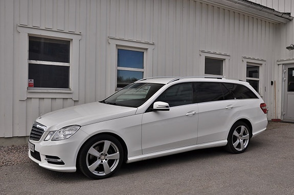 Mercedes-Benz E200 2 of 5
