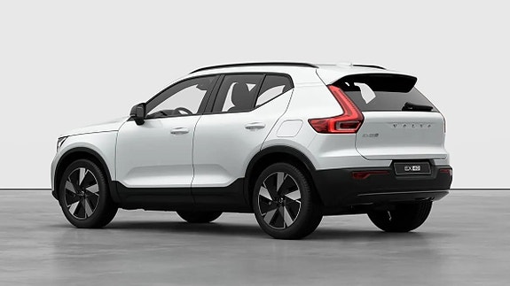 Volvo EX40 3 of 12
