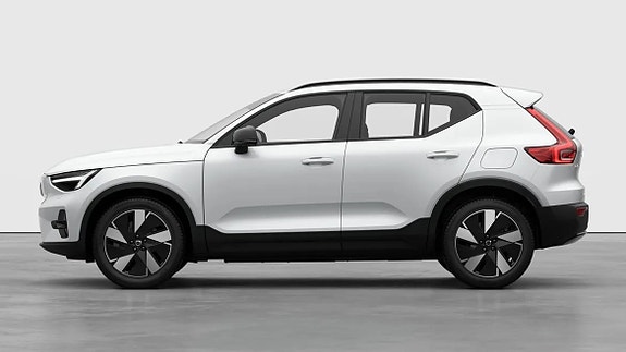 Volvo EX40 2 of 12