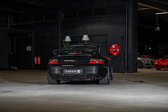 Porsche 911 4 of 5