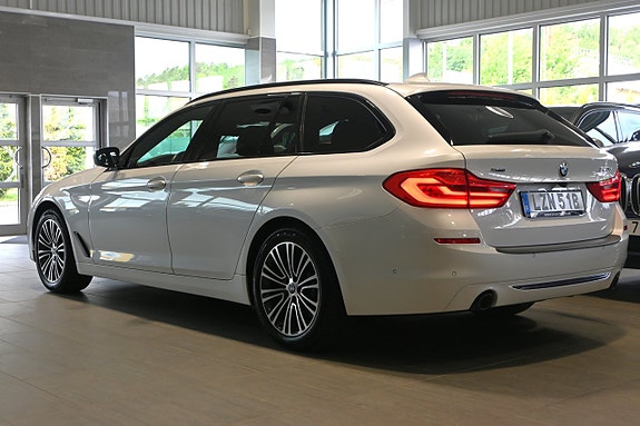BMW 520d 3 of 5