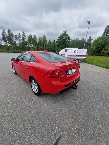 Volvo S60 4 of 5