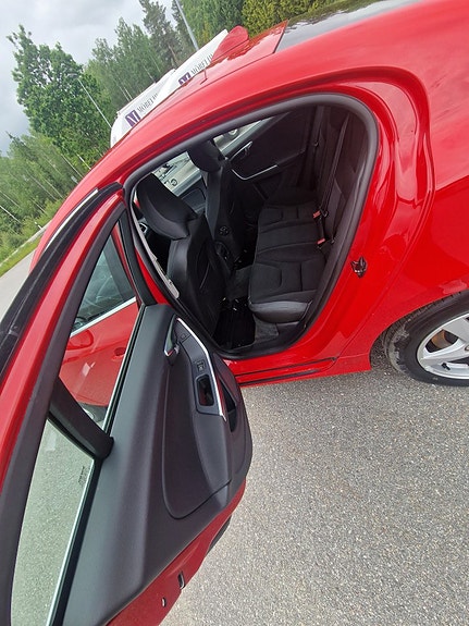 Volvo S60 7 of 9