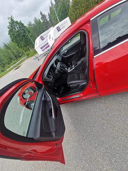 Volvo S60 8 of 9