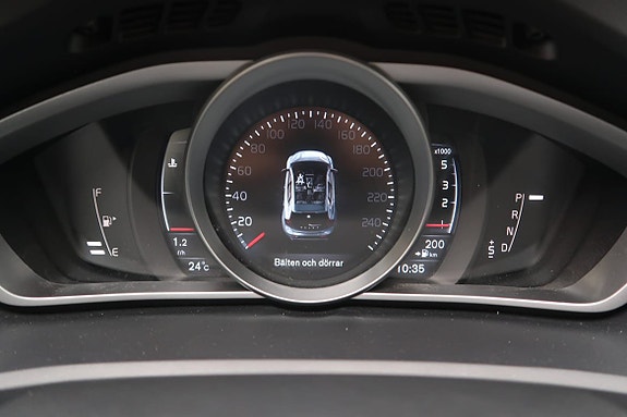 Volvo V40 8 of 11