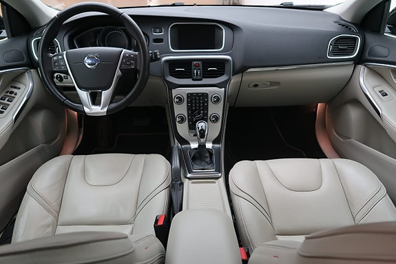 Volvo V40 6 of 11
