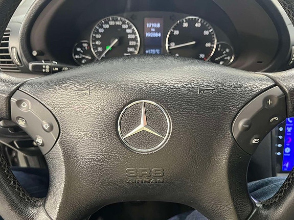 Mercedes-Benz C180 10 of 22