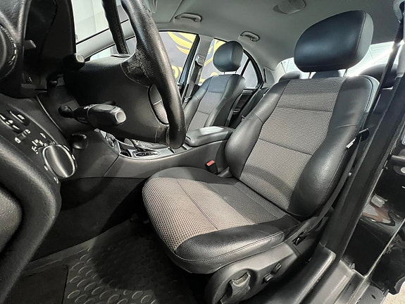 Mercedes-Benz C180 17 of 22