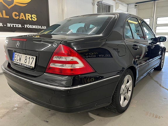 Mercedes-Benz C180 4 of 5