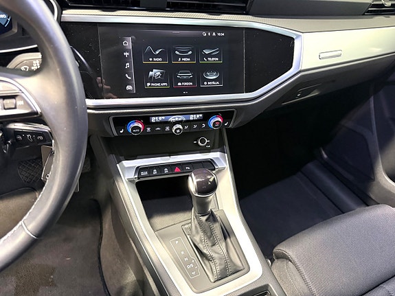 Audi Q3 12 of 15