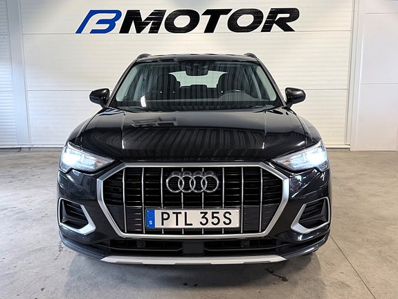 Audi Q3 2 of 5