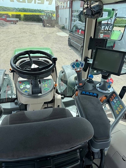 Fendt 828 Vario Profi Plus 10 of 11