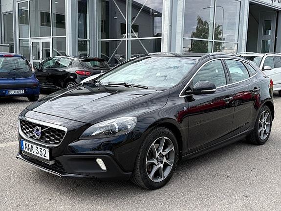 Volvo V40 Cross Country 2 of 5