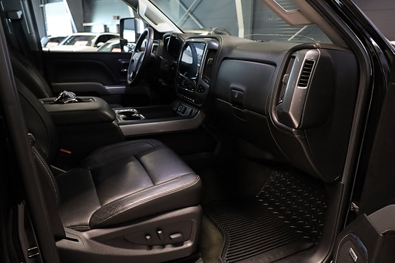 Chevrolet Silverado 2500 11 of 14