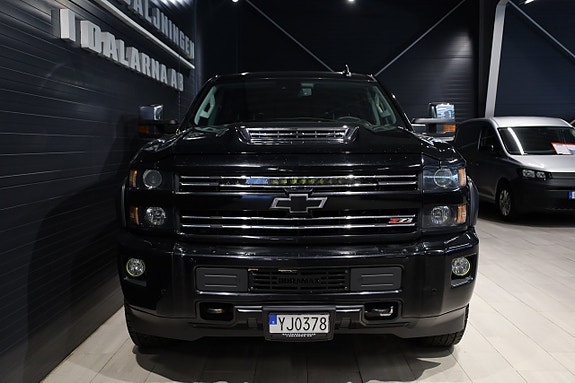 Chevrolet Silverado 2500 2 of 5